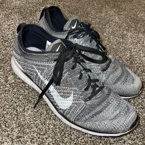 Nike free TR fly knit shoes
